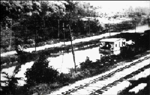 canalboatwithrailroad.gif (131860 bytes)